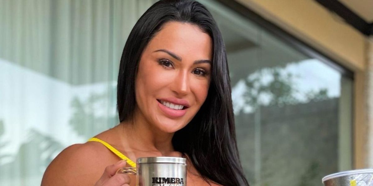 Gracyanne Barbosa abre parte íntima, enfia a mão lá rebola de 4 em vídeo