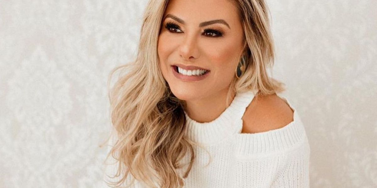 http://tvfoco.uai.com.br/wp-content/uploads/2015/05/Daniela-Mercury.jpg