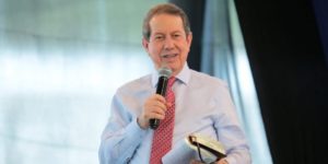 R.R Soares é intubado após piora em quadro de saúde e hospital se nega a responder sobre estado clínico (Foto: Reprodução)