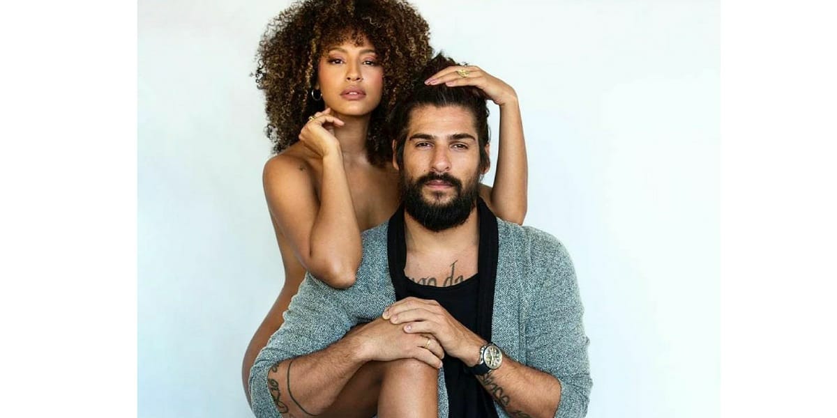 Sheron Menezzes surge completamente nua em ensaio com o marido (Foto: Fernanda Garcia)