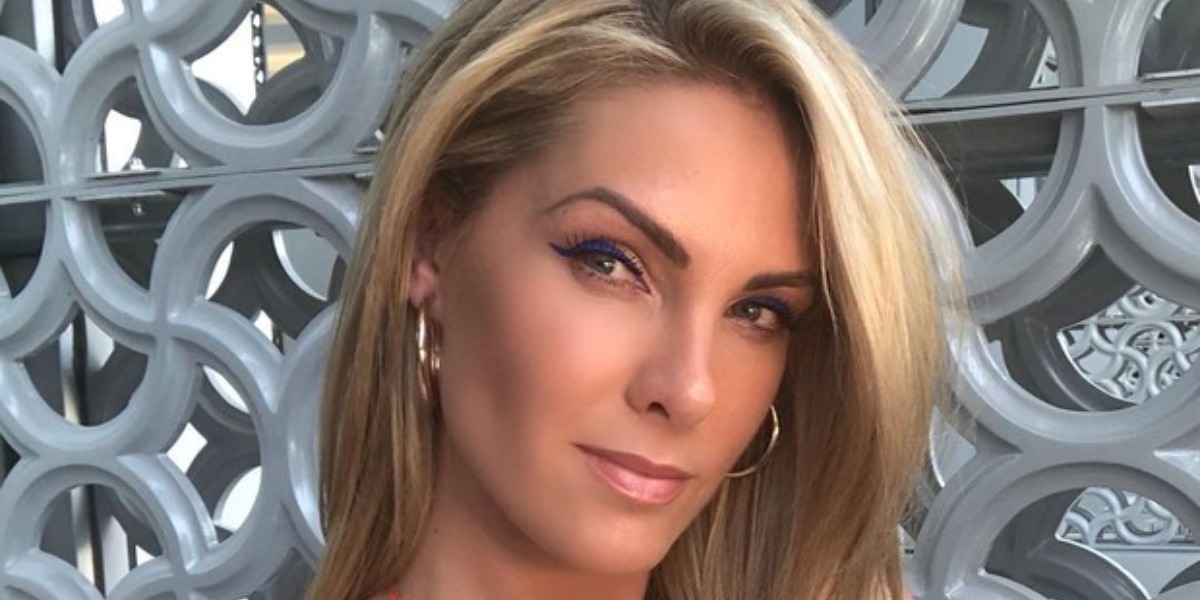 http://tvfoco.uai.com.br/wp-content/uploads/2015/05/Daniela-Mercury.jpg