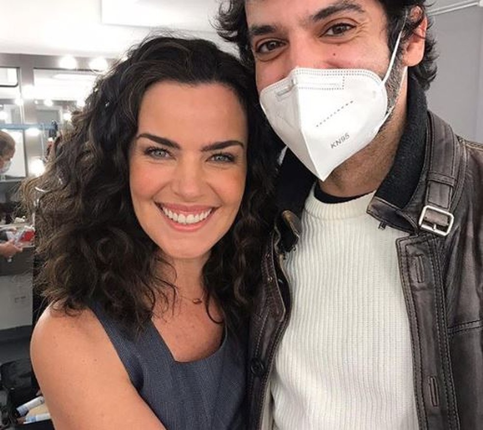 Ana Paula Arósio e maquiador (Reprodução) Ana Paula Arósio e maquiador (Reprodução)