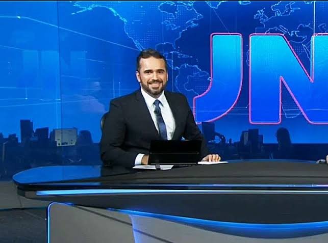 O jornalista Filipe Toledo na bancada do Jornal Nacional (Foto: Reprodução/TV Globo)