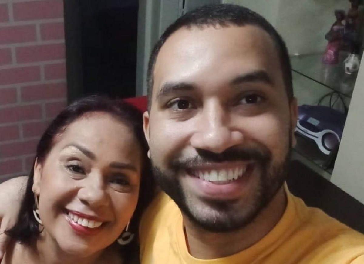 http://tvfoco.uai.com.br/wp-content/uploads/2015/05/Daniela-Mercury.jpg