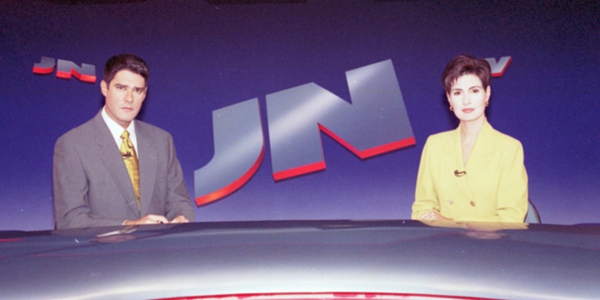 William Bonner e Fátima Bernardes no "Jornal Nacional" de 1998 (Foto: Divulgação/TV Globo) William Bonner e Fátima Bernardes no "Jornal Nacional" de 1998 (Foto: Divulgação/TV Globo)