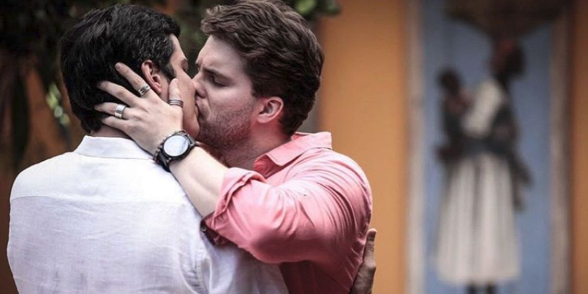 Félix e Niko em Amor à Vida, no beijo icônico interpretado por Mateus Solano e Thiago Fragoso (Reprodução)
