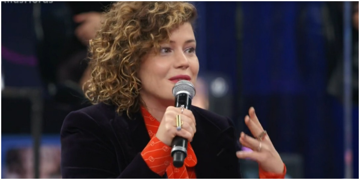 A atriz Leandra Leal durante o programa Altas Horas - Foto: Reprodução