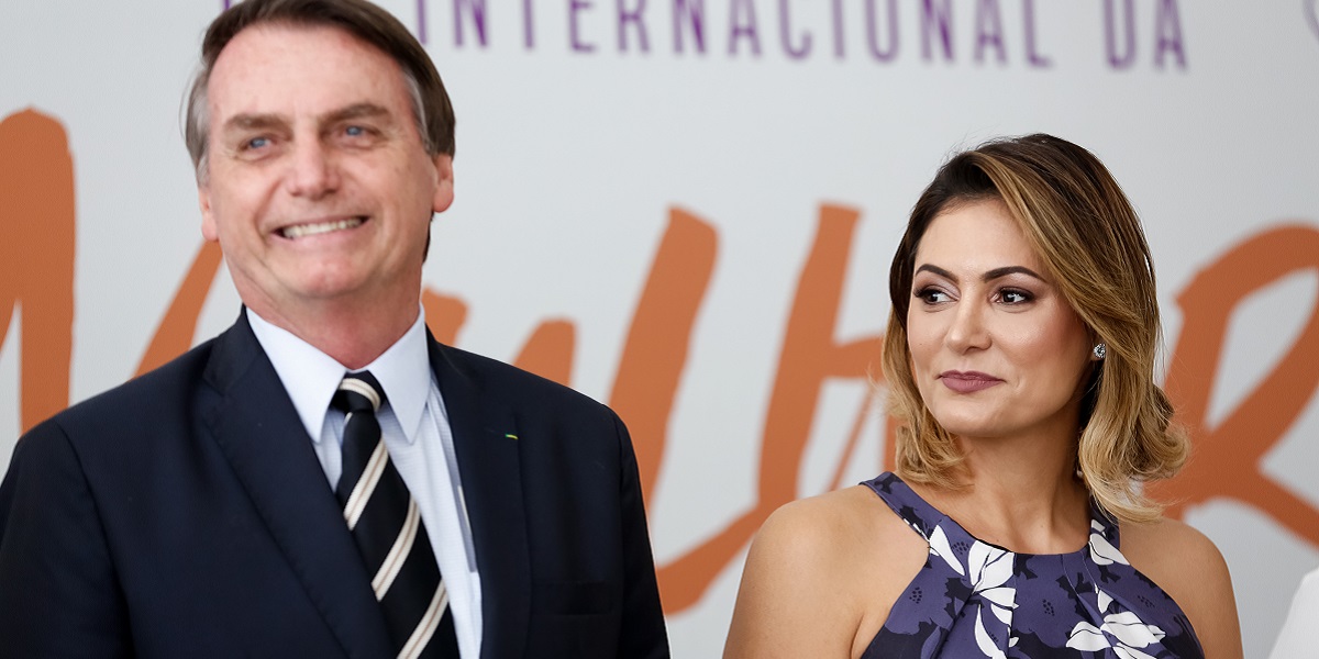 Michelle Bolsonaro tem mensagens íntimas com famoso vazadas e escândalo é confirmado: "Traição"