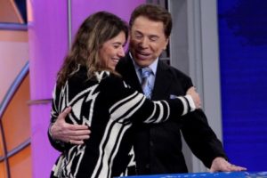 Silvio Santos escalou outro apresentador para o lugar de Rebeca Abravanel (Foto: Reprodução)