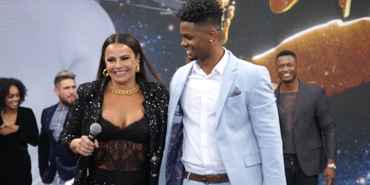 Viviane Araújo e Adeilton Ribeiro (Foto: Reprodução/ TV Globo)