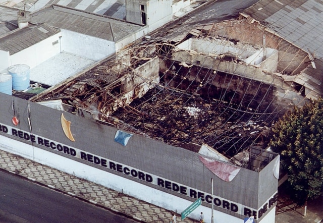 Teatro Record foi incendiado (Foto: Reprodução)