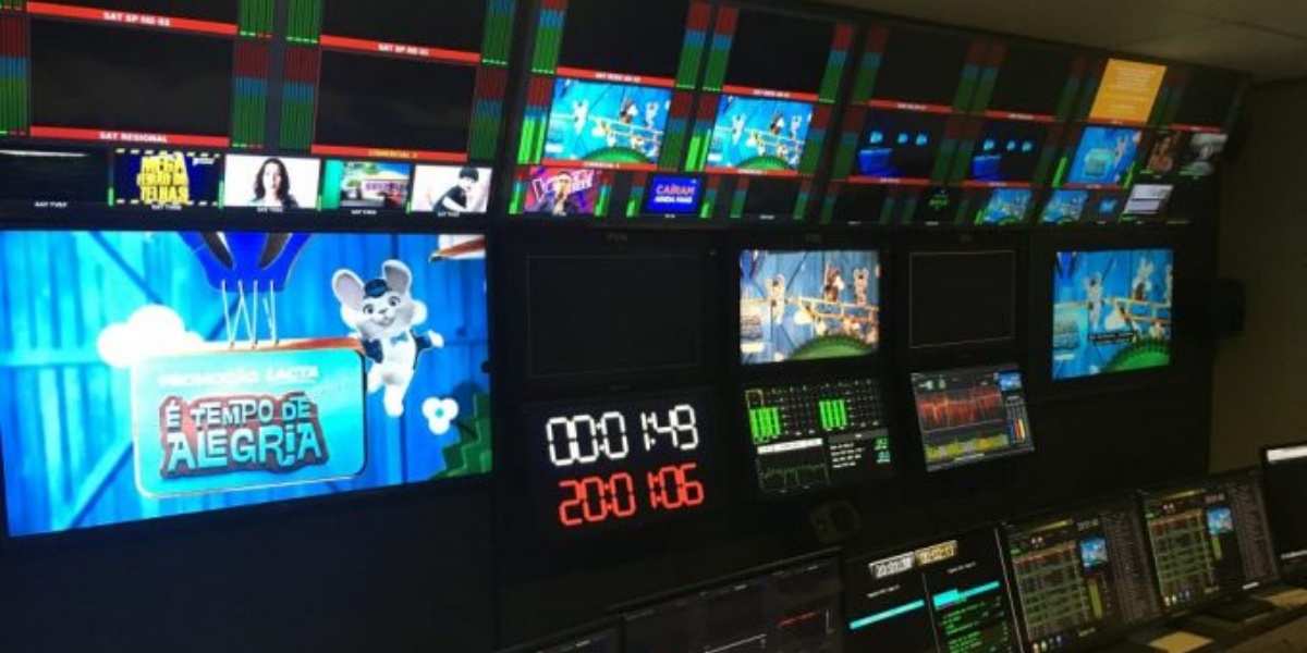 http://tvfoco.uai.com.br/wp-content/uploads/2015/05/Daniela-Mercury.jpg