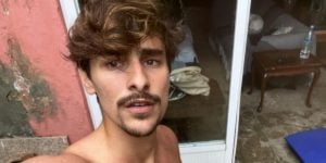 Bruno Montaleone fez os seguidores suspirarem ao surgir em foto sem cueca (Foto: Reprodução)