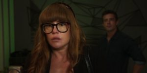 Alexia tenta enganar Renzo, mas leva rasteira em Salve-se Quem Puder (Foto: Reprodução/Globo)