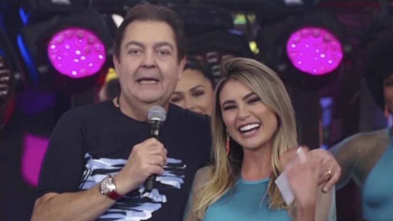 http://tvfoco.uai.com.br/wp-content/uploads/2015/05/Daniela-Mercury.jpg