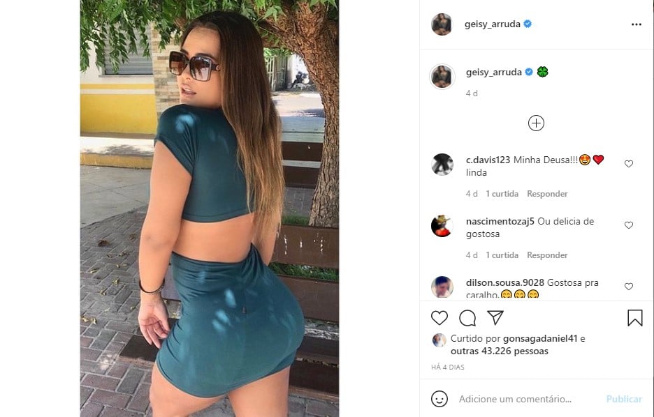 Geisy Arruda leva público ao delírio com foto ousada (Foto: Reprodução) Geisy Arruda leva público ao delírio com foto ousada (Foto: Reprodução)