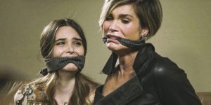 Luna e Helena serão amordaçadas no Empório e vivem terror nas mãos de Hugo em Salve-se Quem Puder (Foto: Divulgação/Globo)