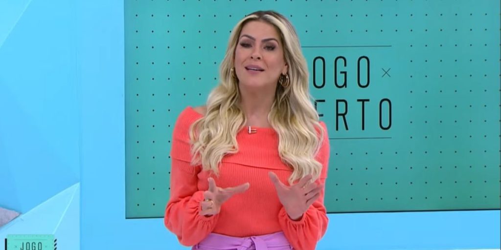 Diante de ameaça de sair do ar, Renata Fan abre Jogo Aberto às pressas e confirma: "Vivendo uma maldição" Diante de ameaça de sair do ar, Renata Fan abre Jogo Aberto às pressas e confirma: "Vivendo uma maldição"