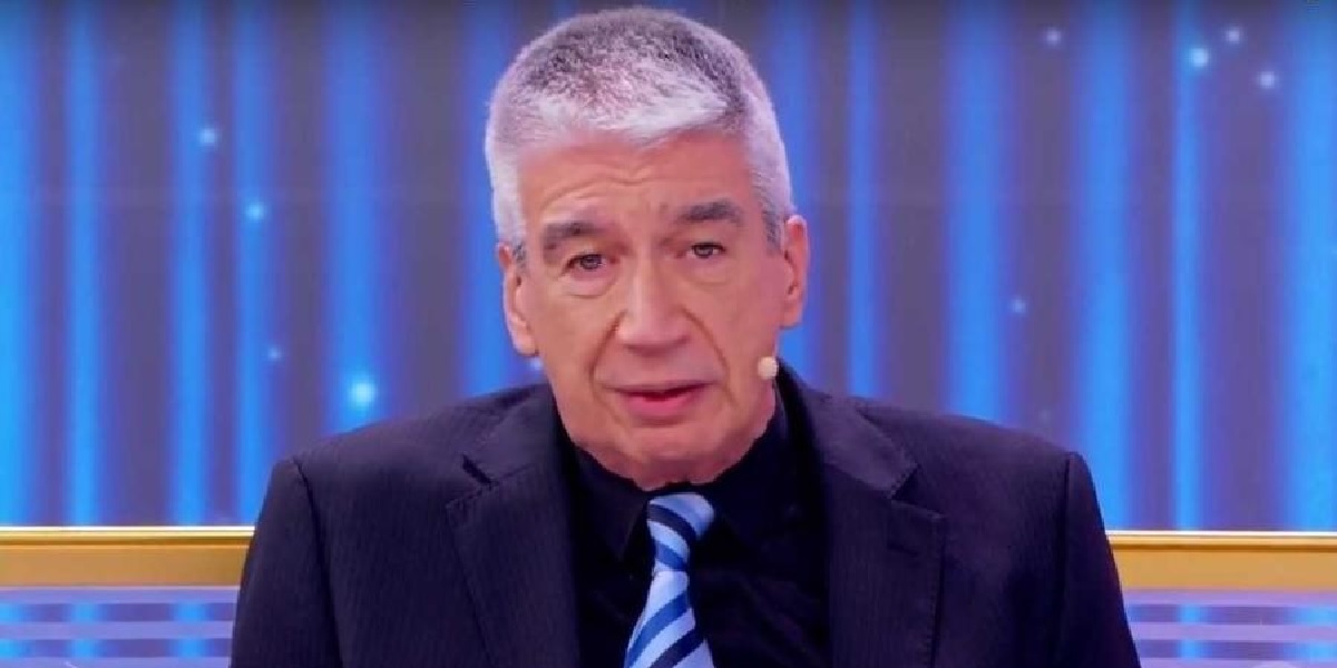 Décio Piccinini revela sofrer de síndrome que causa tremores (Foto: Reprodução/SBT)