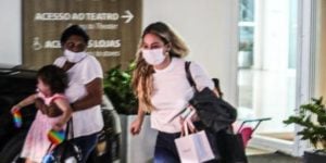 Paolla Oliveira saiu correndo de shopping no Rio de Janeiro (Foto: AgNews)