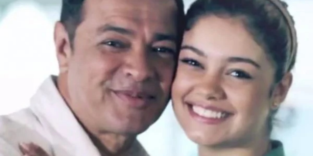 Sophie Charlotte ao lado do seu falecido pai (Foto: Reprodução)