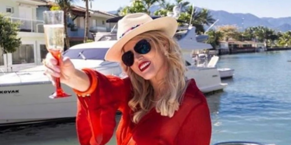 http://tvfoco.uai.com.br/wp-content/uploads/2015/05/Daniela-Mercury.jpg