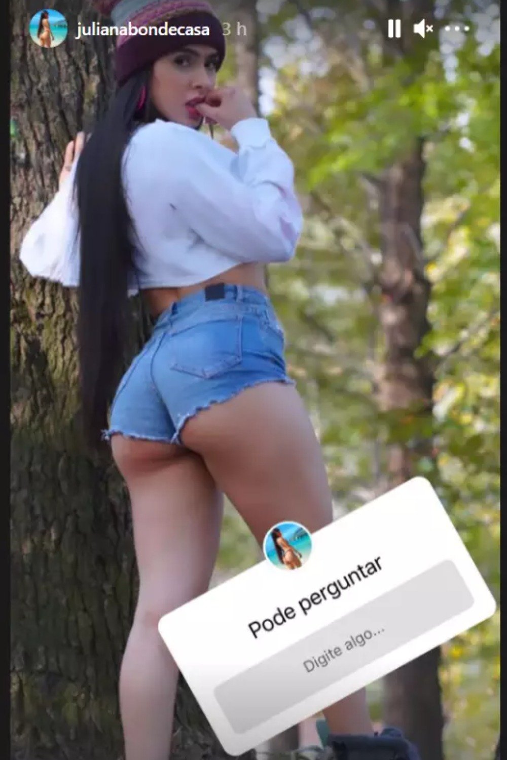Juliana Caetano escandaliza e mostra bumbum gigante (Foto: Reprodução)