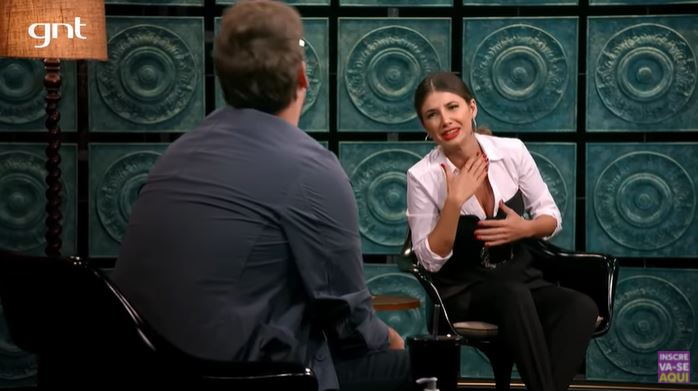 Paula Fernandes no "Que História é Essa, Porchat?" (Foto: Reprodução/GNT) Paula Fernandes no "Que História é Essa, Porchat?" (Foto: Reprodução/GNT)