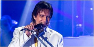 Roberto Carlos parabenizou Caetano Veloso por seu aniversário
