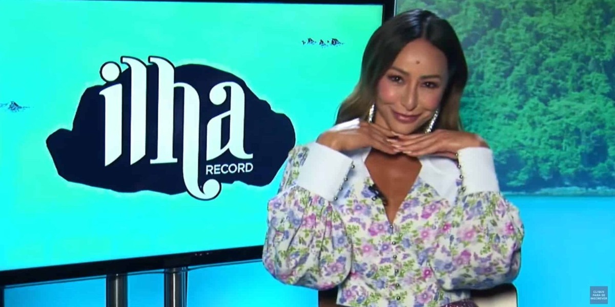 Carolina Ferraz pode ocupar cargo de apresentadora no "Ilha Record", que foi de Sabrina Sato (Foto: Reprodução/Record)