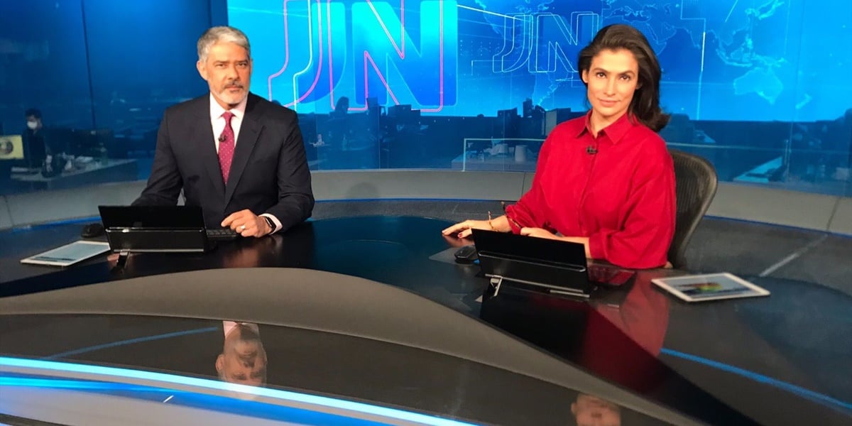 William Bonner e Renata Vasconcellos na bancada do Jornal Nacional (Foto: Reprodução / TV Globo)