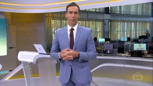 César Tralli o responsável pelo plantão do Jornal Hoje neste sábado, na Globo (Foto: Reprodução)
