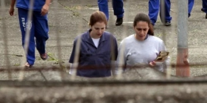 Anna Carolina ao lado de Suzane Von Richthofen em presídio (Foto: Reprodução) Anna Carolina ao lado de Suzane Von Richthofen em presídio (Foto: Reprodução)
