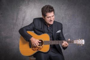 Cantor Daniel tocando violão (Foto: Reprodução Instagram)