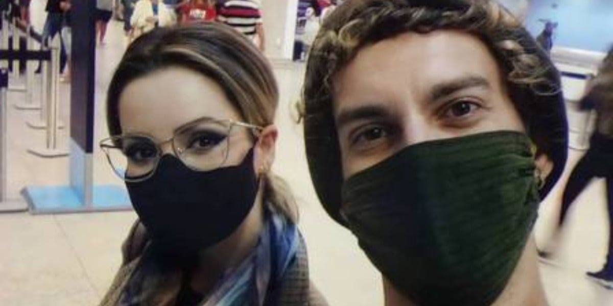 Sandy posa com fã em aeroporto no Rio de Janeiro - Foto: Reprodução