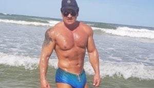 Volumão de apresentador do SBT causa alvoroço nas redes sociais - Reprodução