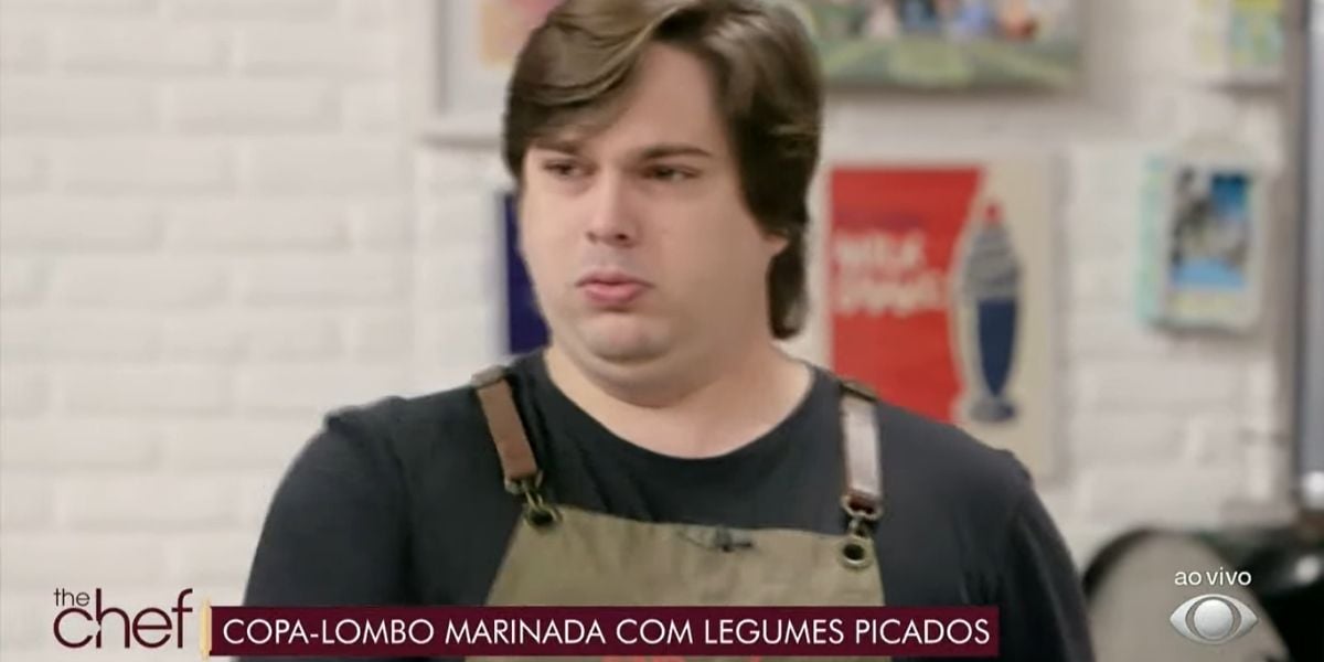 "Chame a bombeira", Assistente de Edu Guedes passa mal no The Chef, não segura lágrimas e se desespera: "Queimou"