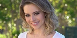 Sandy aparece em registro raro ao lado do marido e filho (Foto: Divulgação)