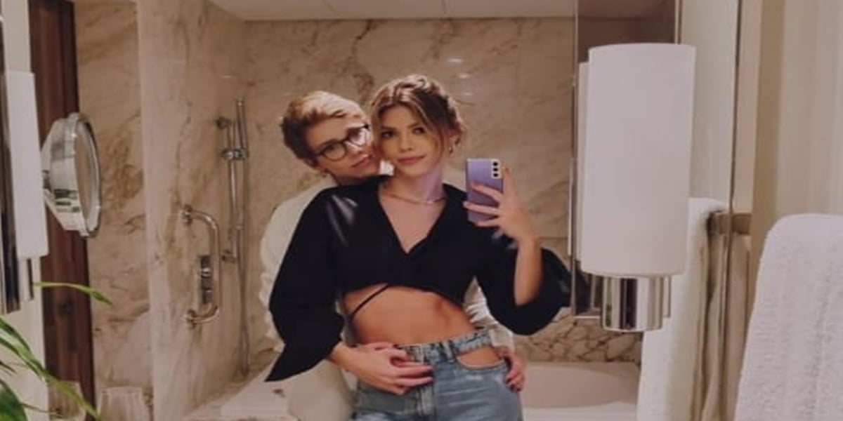 Atriz surgiu ao lado da noiva em foto (Foto: Instagram)