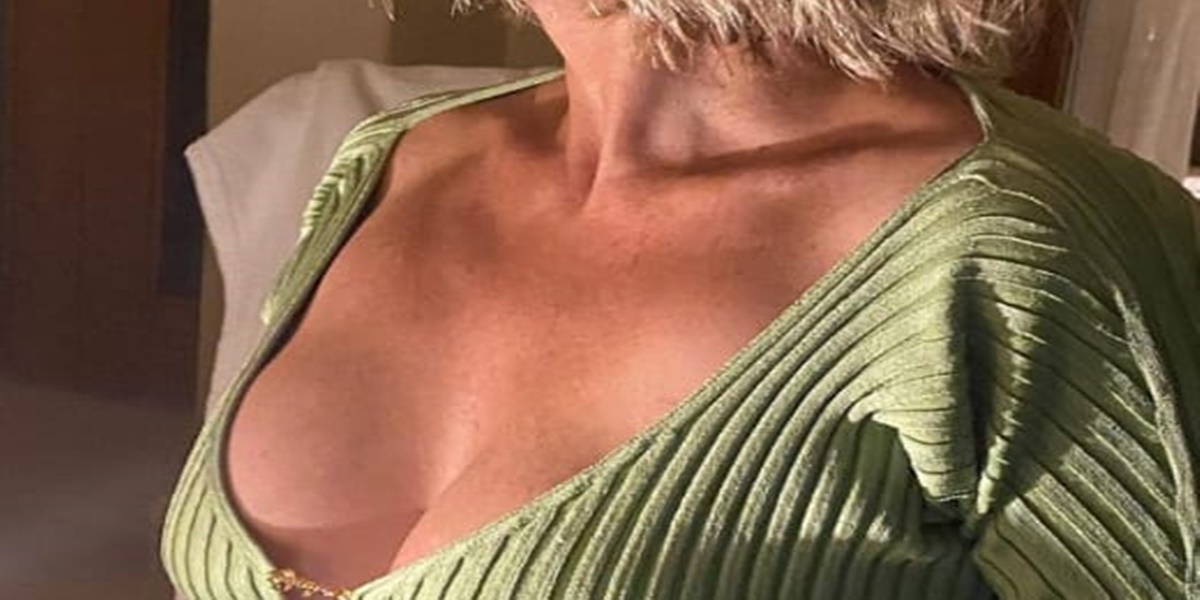 Flávia Alessandra exibiu sequência de fotos quentes na rede (Foto: instagram) 