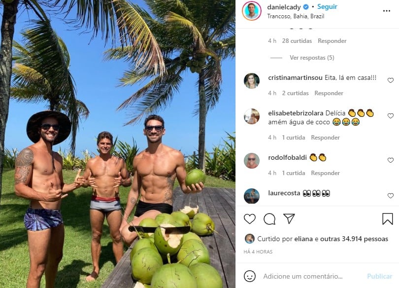 Daniel Cady, marido de Ivete Sangalo, posou com alguns amigos (Foto: Reprodução)