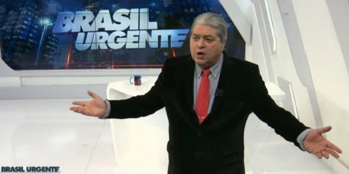 Irritado, Datena briga com a produção do Brasil Urgente ao vivo (Foto: Reprodução/Band)