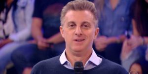 Luciano Huck deu um show no comando do Melhores do Ano na Globo (Foto: Reprodução)