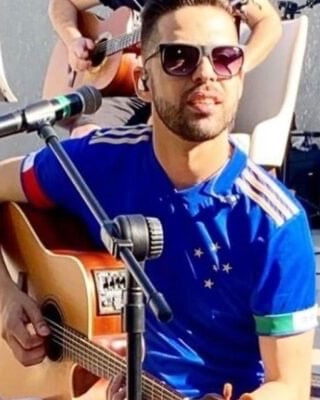 Famoso cantor sertanejo é preso durante show - Reprodução