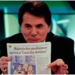 O apresentador Silvio Santos comandava a Casa dos Artistas - Foto: Reprodução