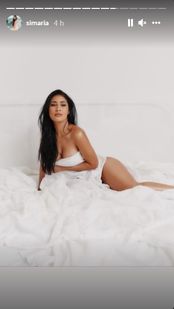 Simaria fica completamente nua na cama - Foto: Reprodução