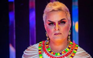 Alessandro Brandão viverá Chefe, uma drag queen empoderada e sempre pronta para ajudar em Quanto Mais da Vida, Melhor! (Divulgação/ TV Globo)