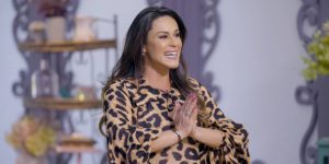 Nadja Haddad deve continuar como a apresentadora do Bake Off Brasil, mas terá contrato por obra com o SBT (Foto: Reprodução/ SBT)