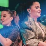 Maiara e Marisa durante show (Reprodução)