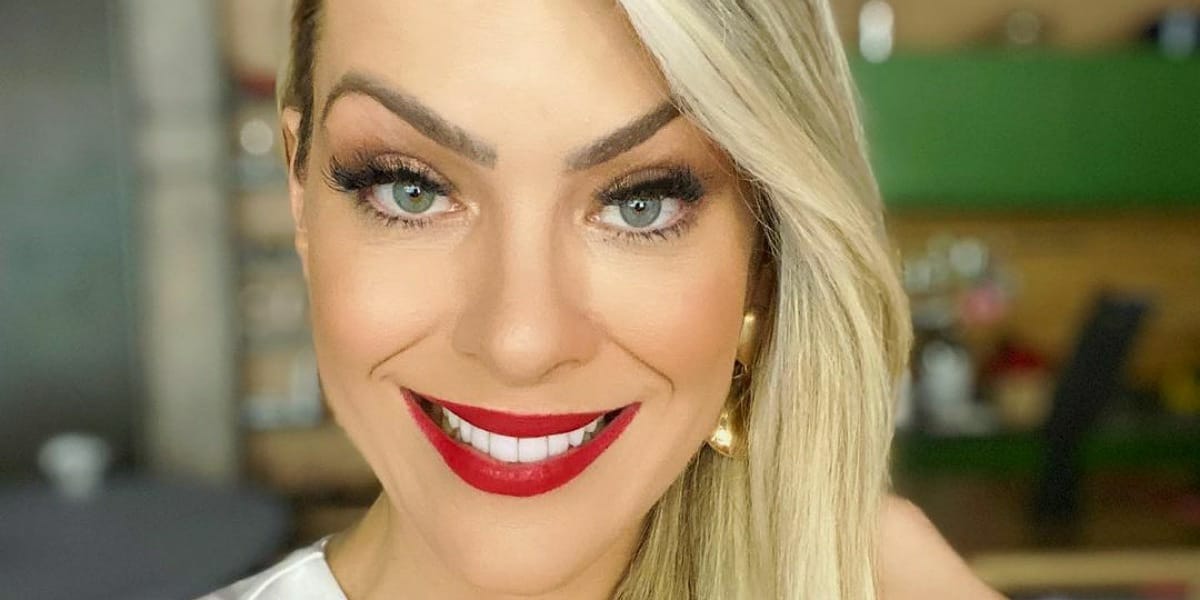http://tvfoco.uai.com.br/wp-content/uploads/2015/05/Daniela-Mercury.jpg
